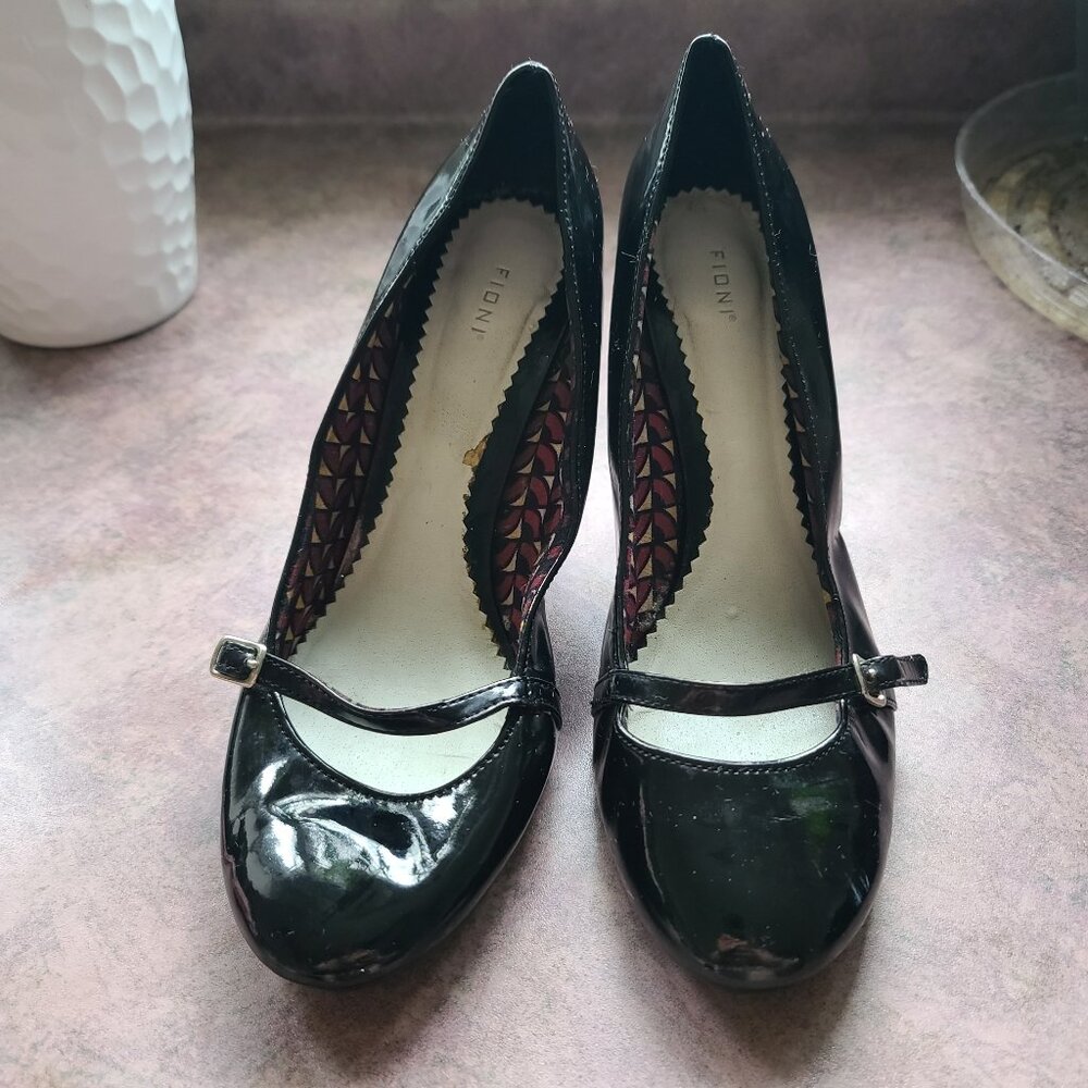 Fioni Mary Jane Pump Black size 7.5 low Kitten heel